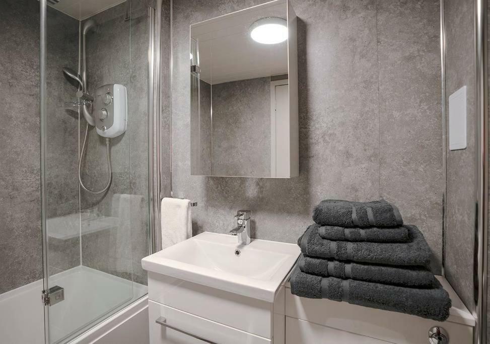 203 Pitt Street Apartment
