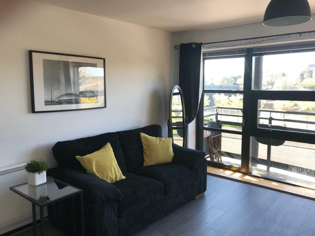 City Centre Riverside With Private Parking *