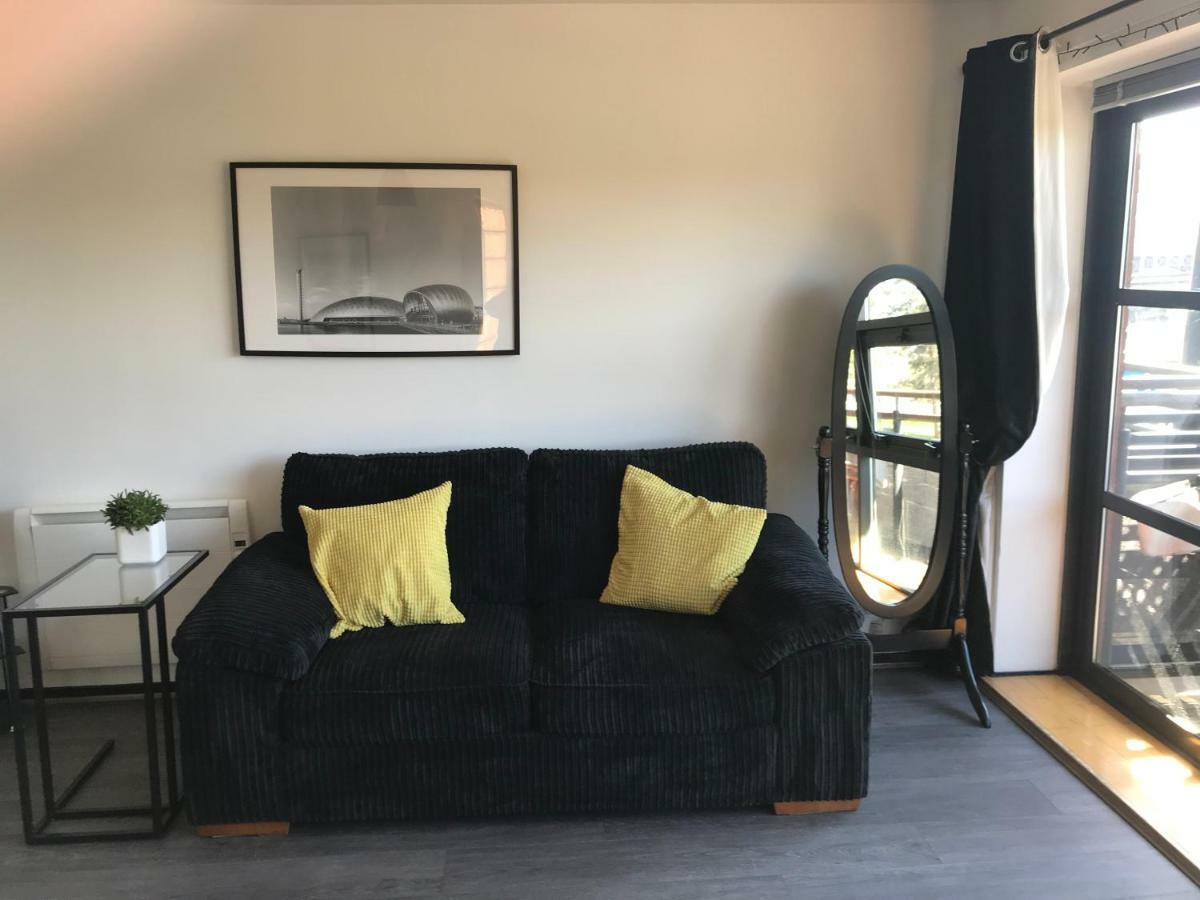 City Centre Riverside With Private Parking Apartment Glasgow