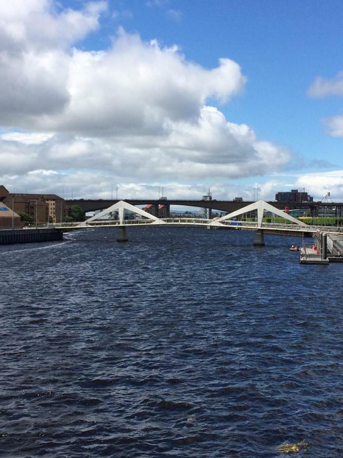 Apartment 2 Bed City With Parking Glasgow