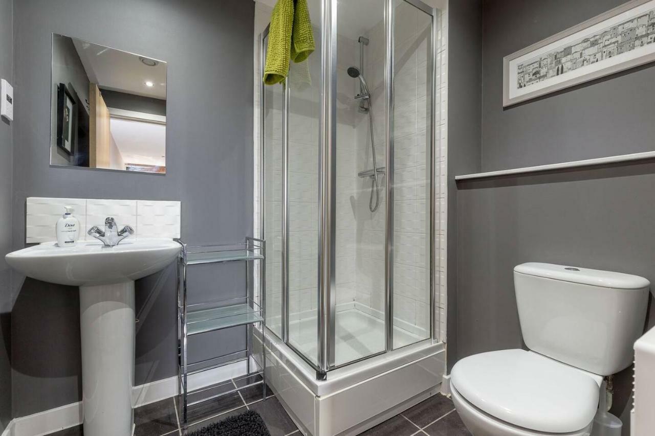 Apartment Modern Riverfront Apt. 10 Mins From Hydro/secc Glasgow