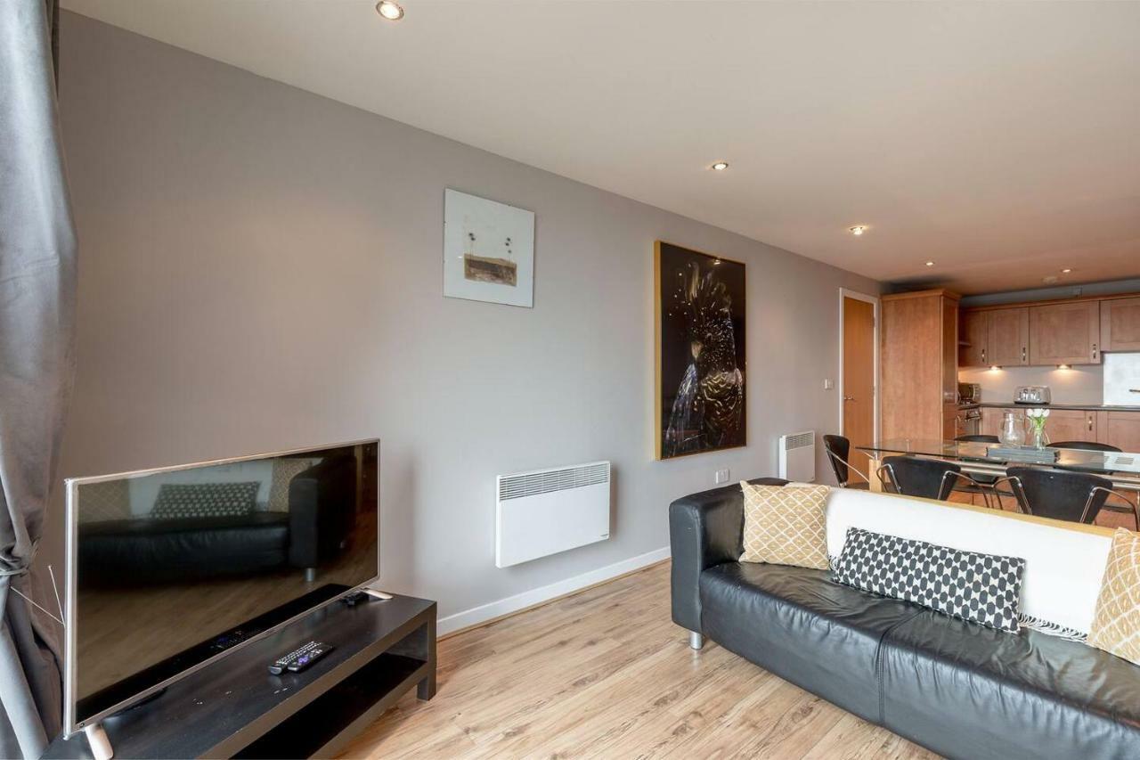 Apartment Modern Riverfront Apt. 10 Mins From Hydro/secc