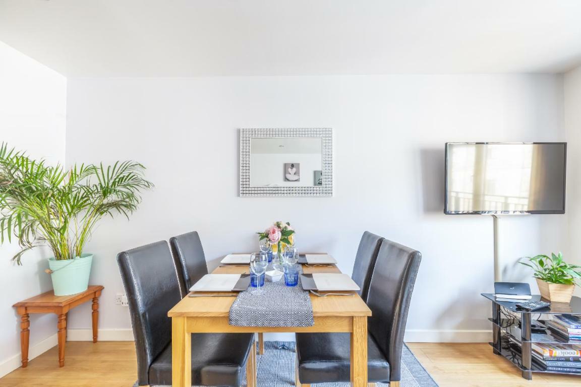 Cosy In Quiet City-centre With Car Park Apartment