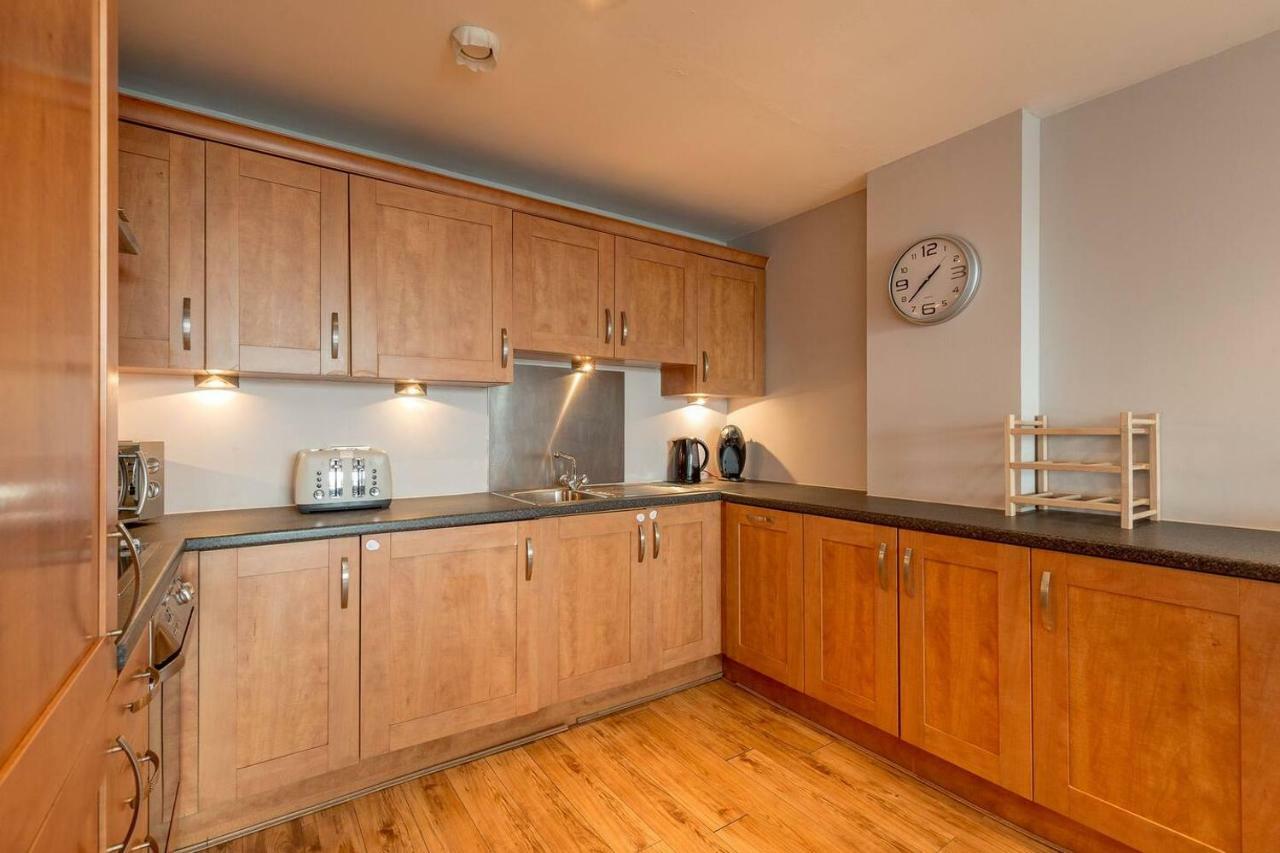 Modern Riverfront Apt. 10 Mins From Hydro/secc * Glasgow