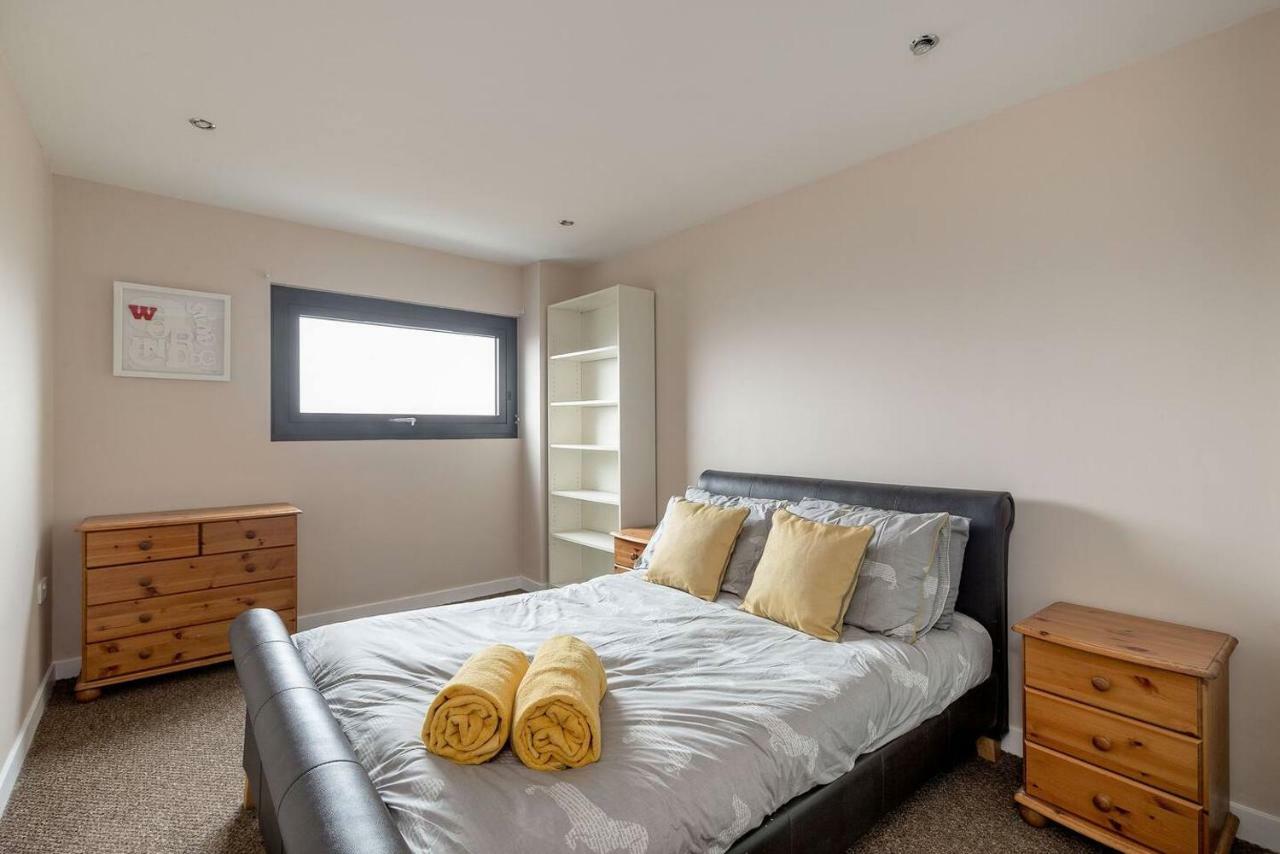 Modern Riverfront Apt. 10 Mins From Hydro/secc Apartment *