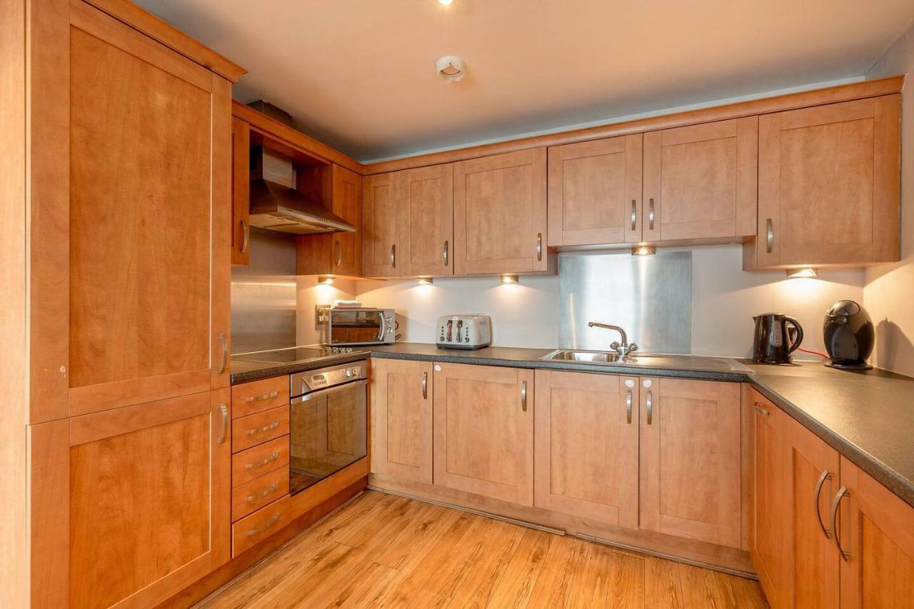 Modern Riverfront Apt. 10 Mins From Hydro/secc *