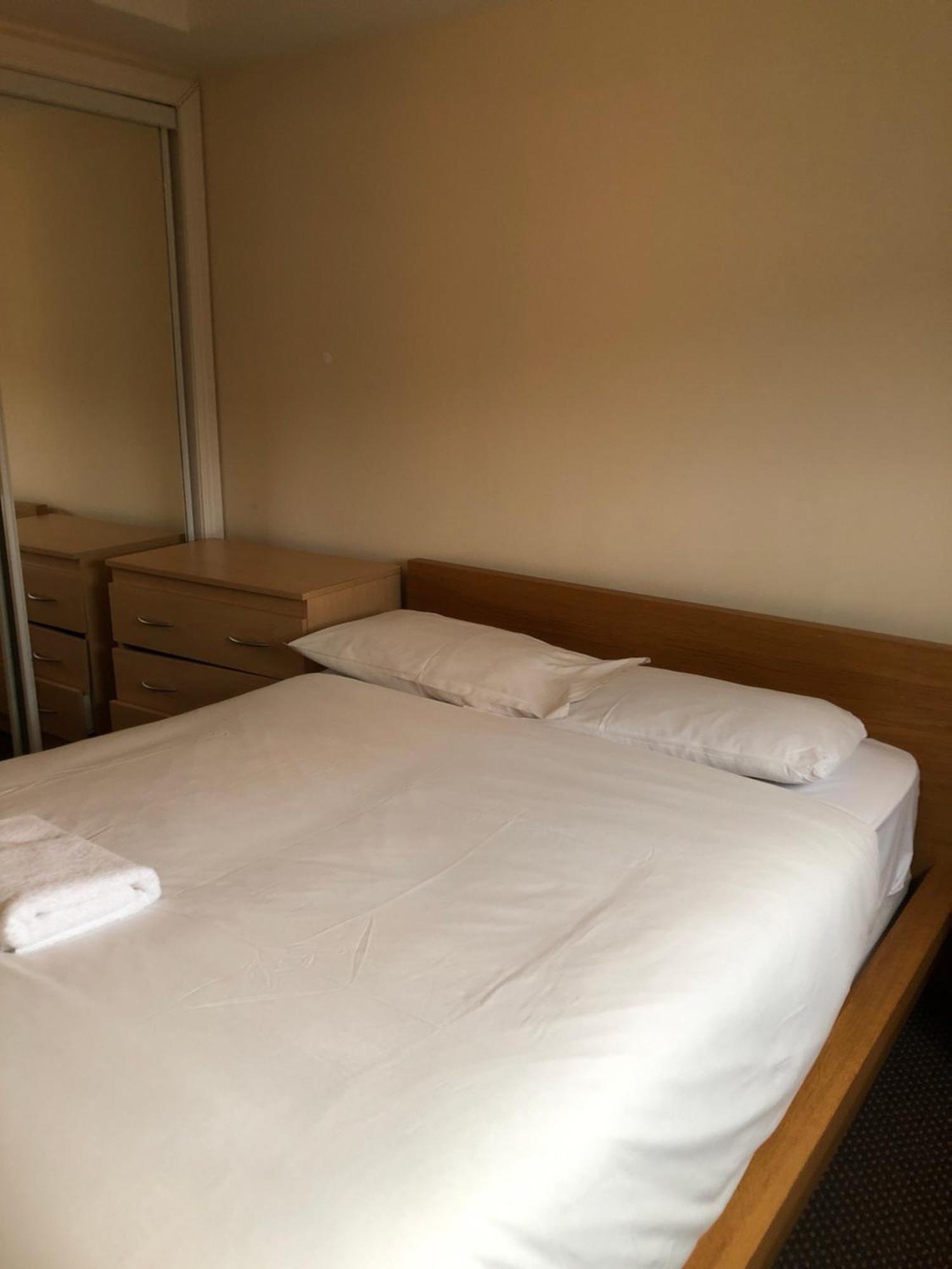 Wallace Hide Out 3* Glasgow