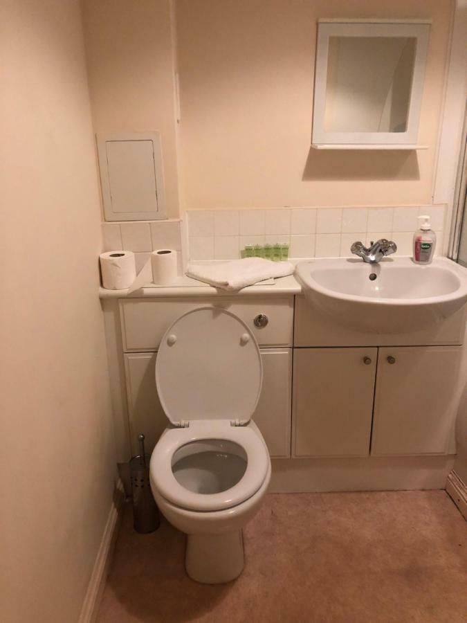 Wallace Hide Out 3*
