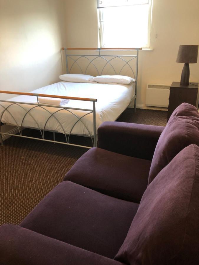 Wallace Hide Out 3* Glasgow