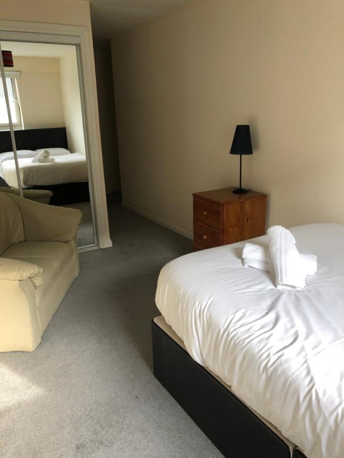 Wallace Hide Out 3*
