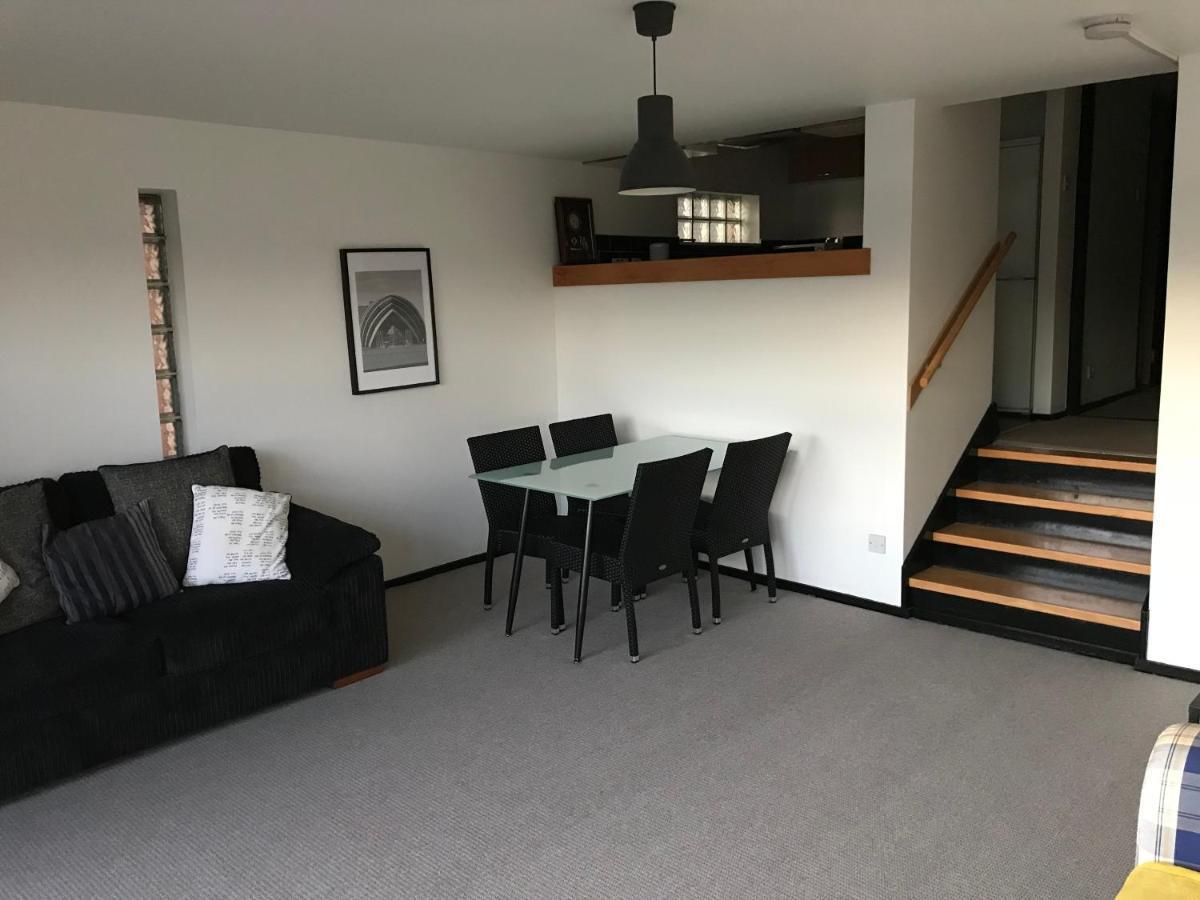 City Centre Riverside With Private Parking Apartment