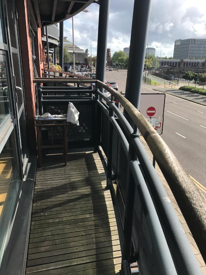City Centre Riverside With Private Parking *