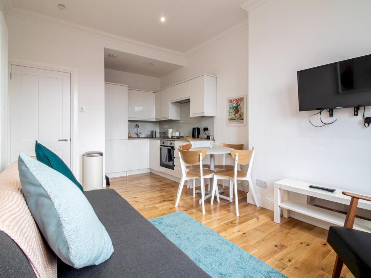 Modern 1br In Heart Of West End
