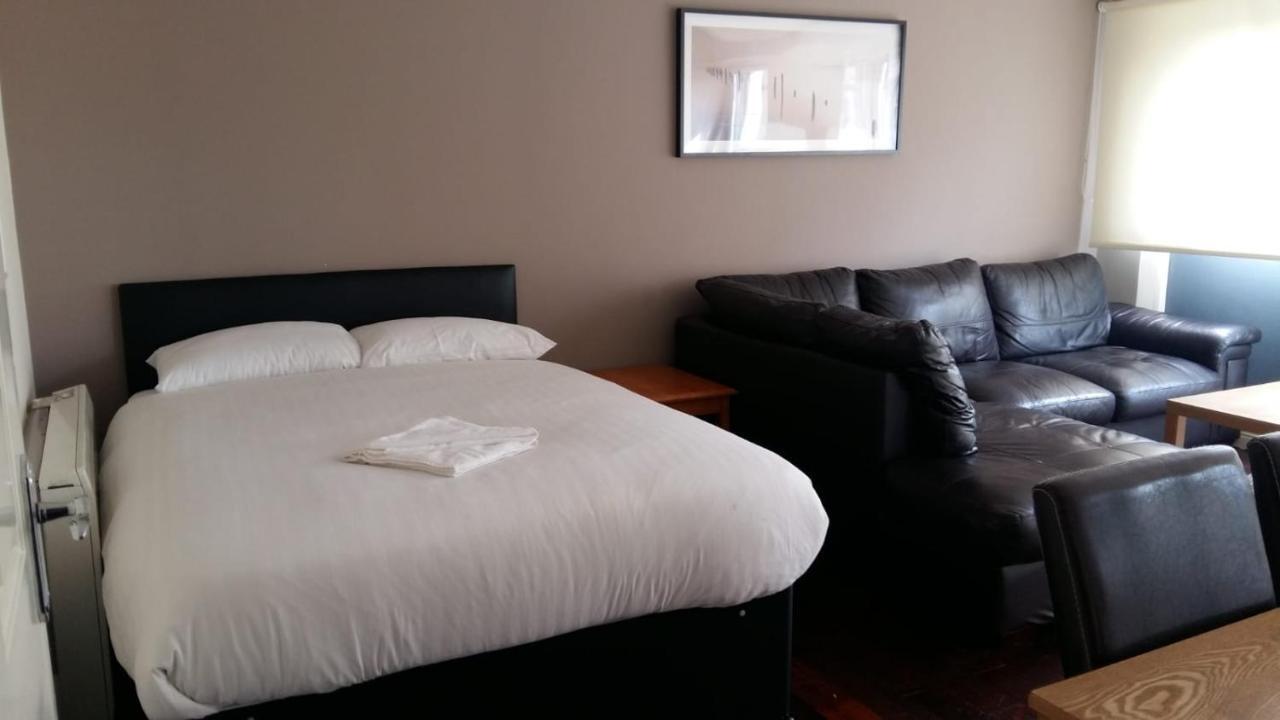 Renfrew At Centre Bed & Breakfast *