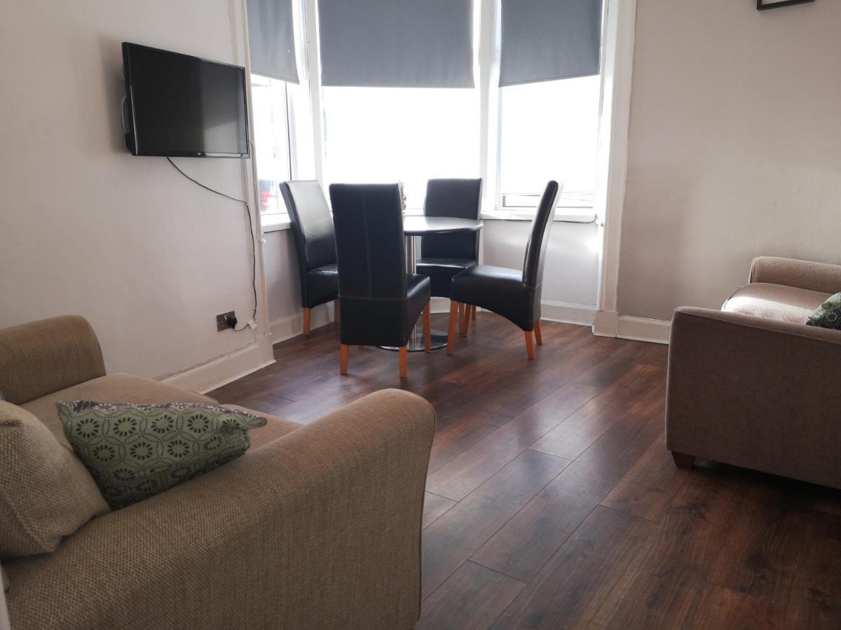 Hampden Tenement Flat Apartment *