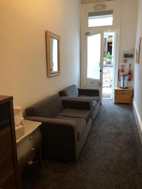Bed & Breakfast Renfrew At Centre Glasgow