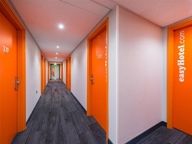 Easyhotel 2*