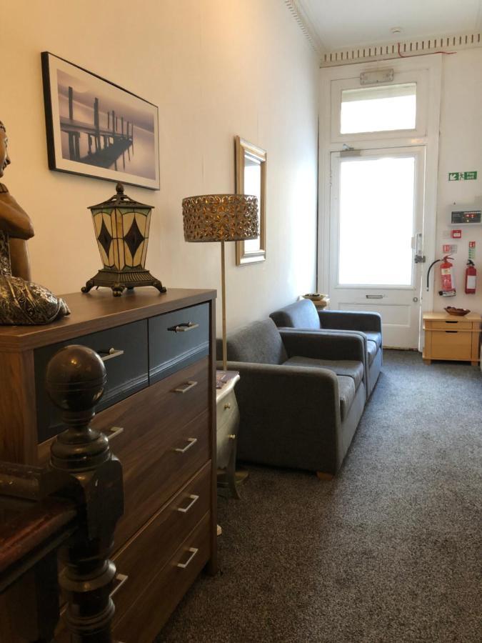 Renfrew At Centre Bed & Breakfast *