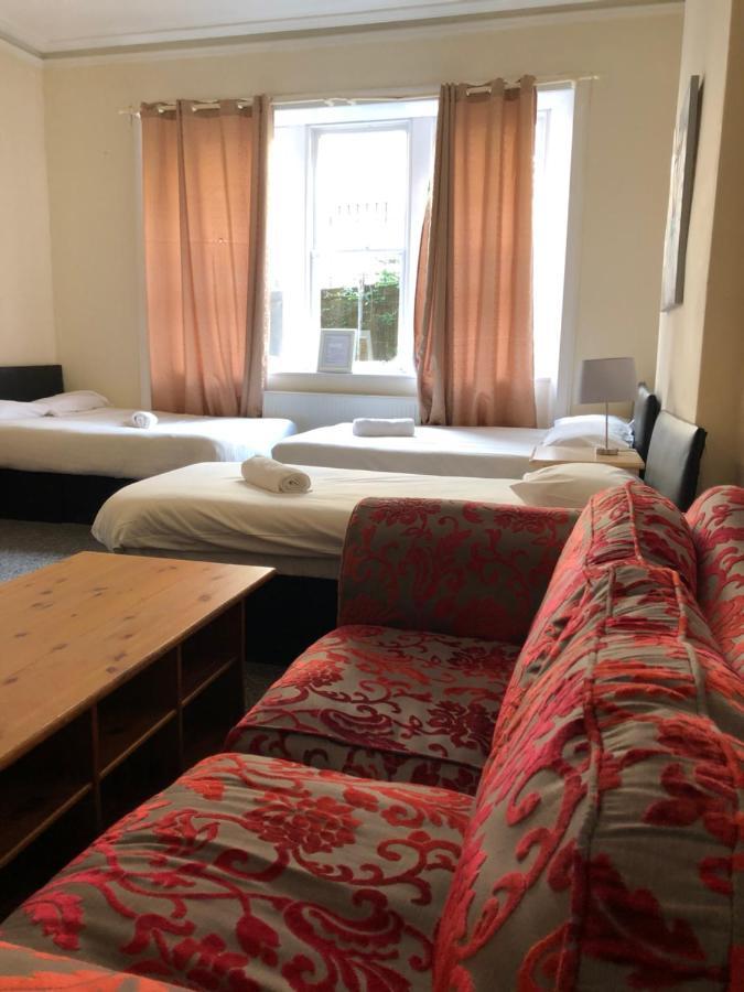 Renfrew At Centre Bed & Breakfast *