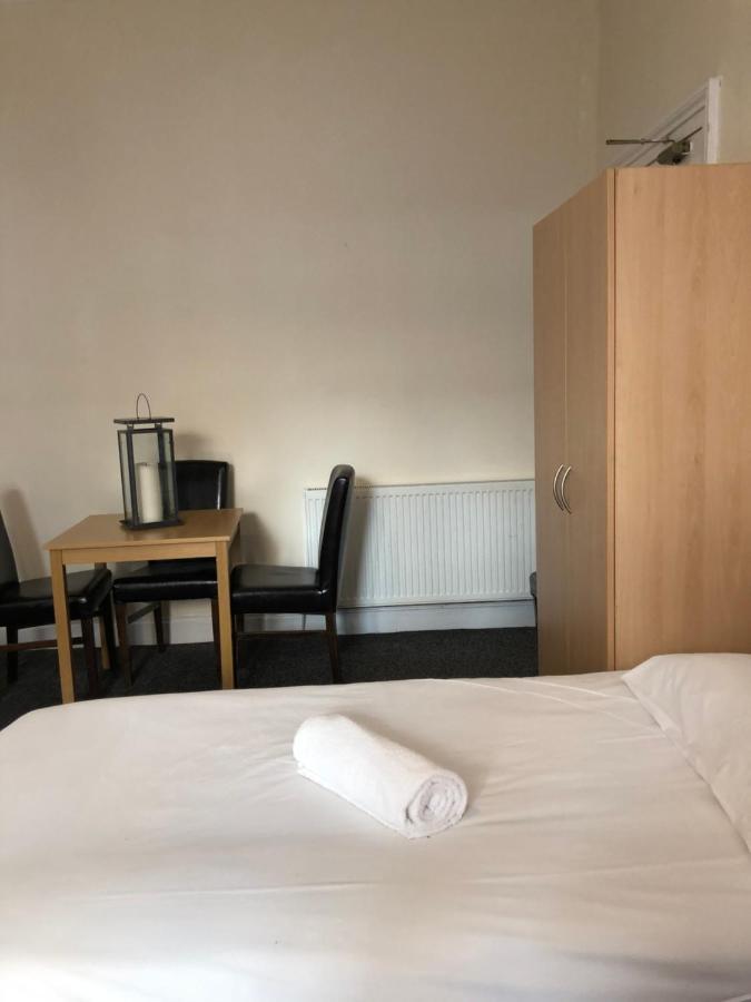 Renfrew At Centre * Glasgow