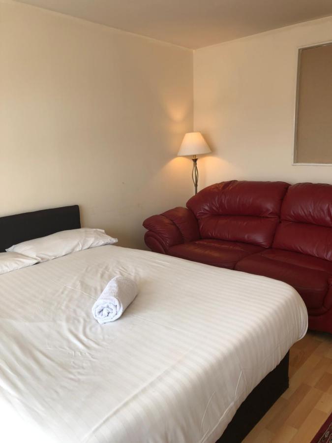 Wallace Hide Out 3* Glasgow