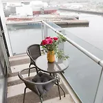 Pass The Keys Lovely New 1-Bedroom Glasgow Harbour River View