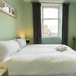 Renovated 1 Bedroom Apartment Next To City Centre