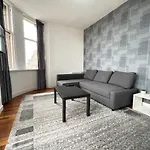 Renovated 1 Bedroom Apartment Next To City Centre