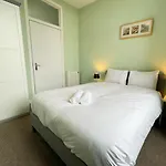 Renovated 1 Bedroom Apartment Next To City Centre