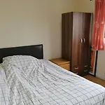 A Double Bedroom Near Glasgow City Centre Not In Great Condition Suitable For Short Stay