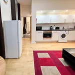 Queen Street City Centre Apartment