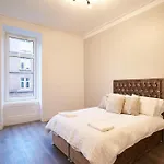 Spacious Recently Renovated Two Bedroom Property, Free Parking