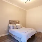 Spacious Recently Renovated Two Bedroom Property, Free Parking