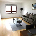 Charming 2 Bed Apt Close To City And Sec Hydro