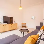 Stunning 2 Bed Property In Heart Of West End