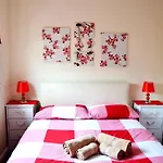 3 Bedroom Apt - Free Parking & Wifi 350Mbps