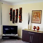 3 Bedroom Apt - Free Parking & Wifi 350Mbps