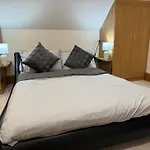 Cozy Cottage Retreat In Glasgow
