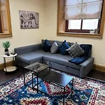 Cozy Cottage Retreat In Glasgow