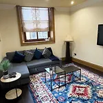 Cozy Cottage Retreat In Glasgow
