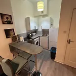 Cozy, Modern Flat In Govan