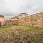 Glasgow, 2 Bed House With Parking