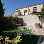 Southside Flat With Private Garden!