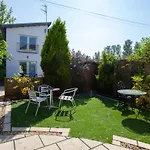 Southside Flat With Private Garden!