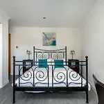 3 Bedroom Hillhead, With Balcony And Roof Garden