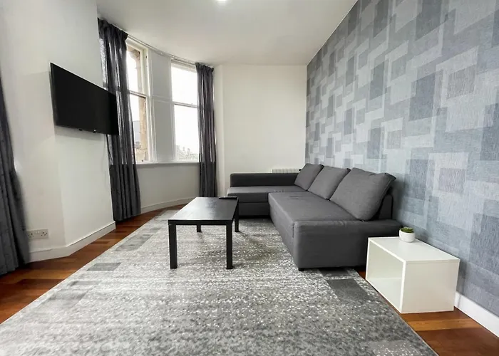 Renovated 1 Bedroom Apartment Next To City Centre
