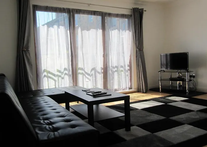 Cozy Off Road 2 Bedroom Cottage Apartment With Free Wi-Fi And Private Parking