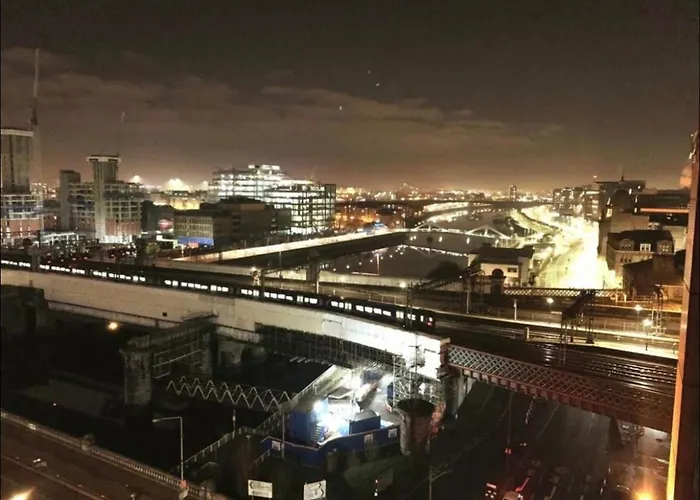 Designer Penthouse With Riverviews - G1 Glasgow City Centre, 3 Bedrooms, 2 Bathrooms, 1 Living Room / Kitchen. Full Floor, Wrap Around Terrace, Panoramic Views, Off Central Station / Buchanan Street