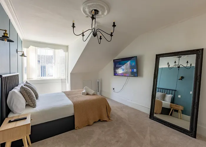 Spacious 3 Bedroom Home In Glasgow - Free Parking