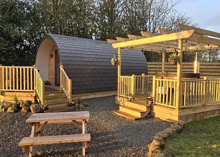 Campsie Luxury Pods With Hot Tub